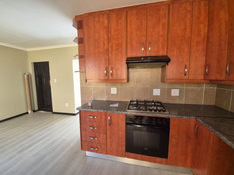 NEAT & SECURE LIVING IN GREENGATE - Photo 10