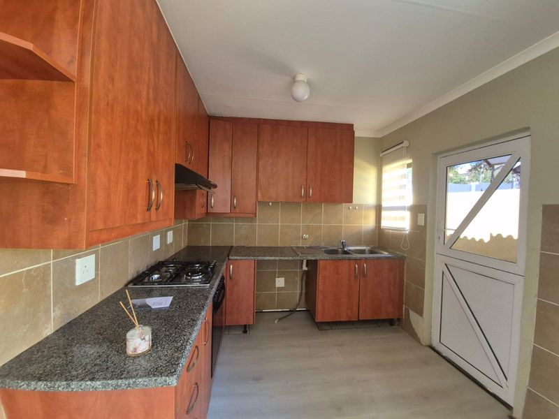 NEAT & SECURE LIVING IN GREENGATE - Photo 9