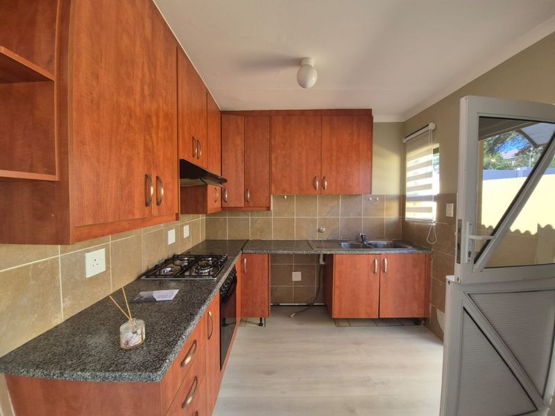 NEAT & SECURE LIVING IN GREENGATE - Photo 7