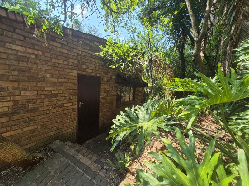 VERSATILE DESIGNER HOME WITH SANDTON SKYLINE VIEWS - Photo 1