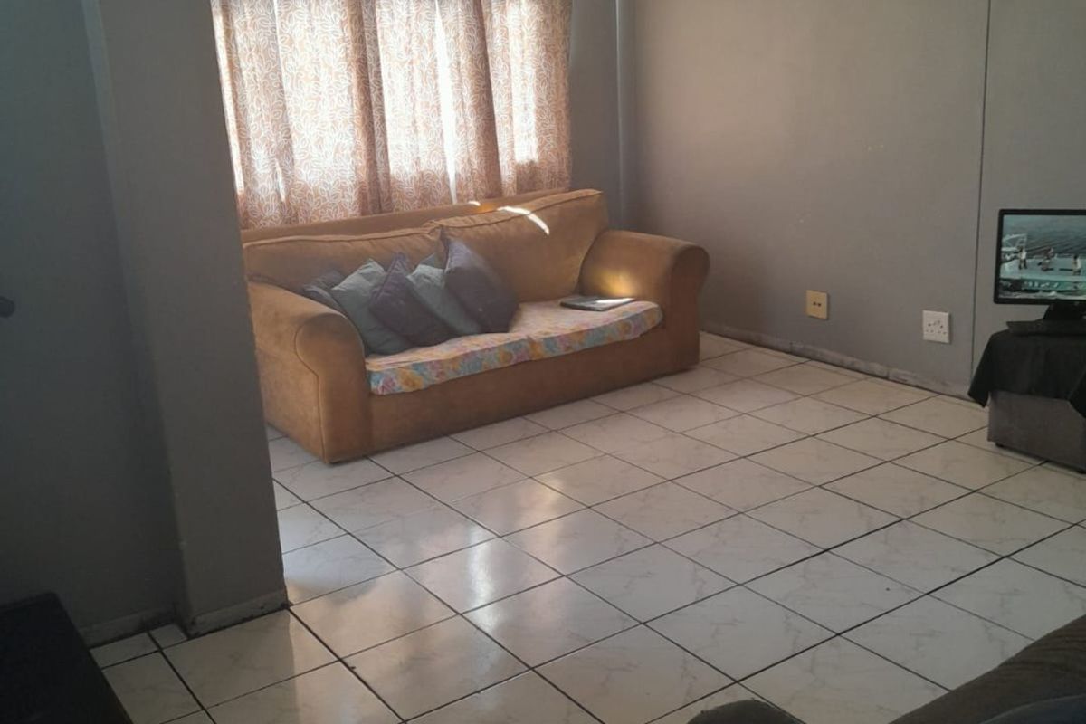 3 BED MAISONETTE - Photo 2