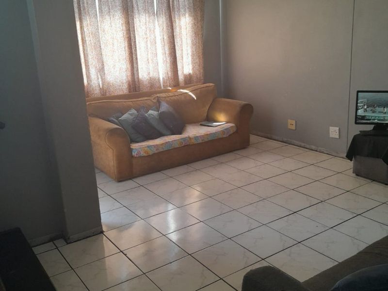 3 BED MAISONETTE - Photo 2