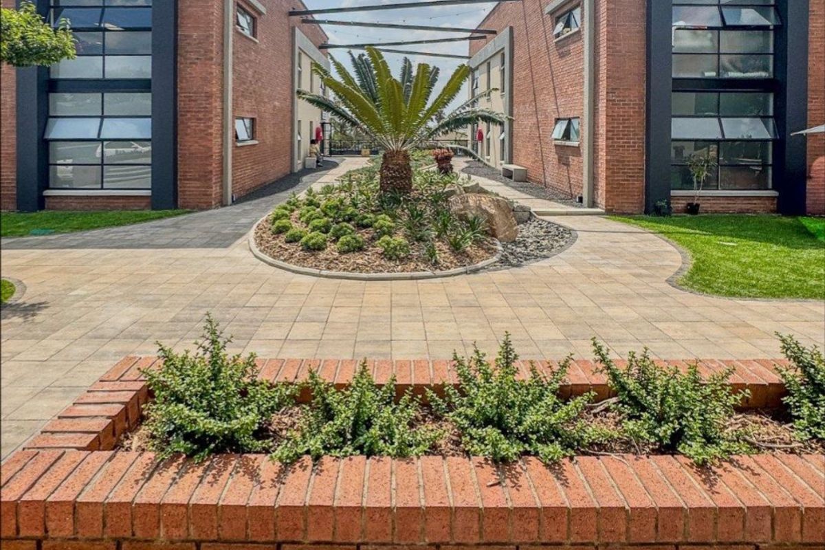 Warehouse and Office Space To Let Near The N1 - Photo 2