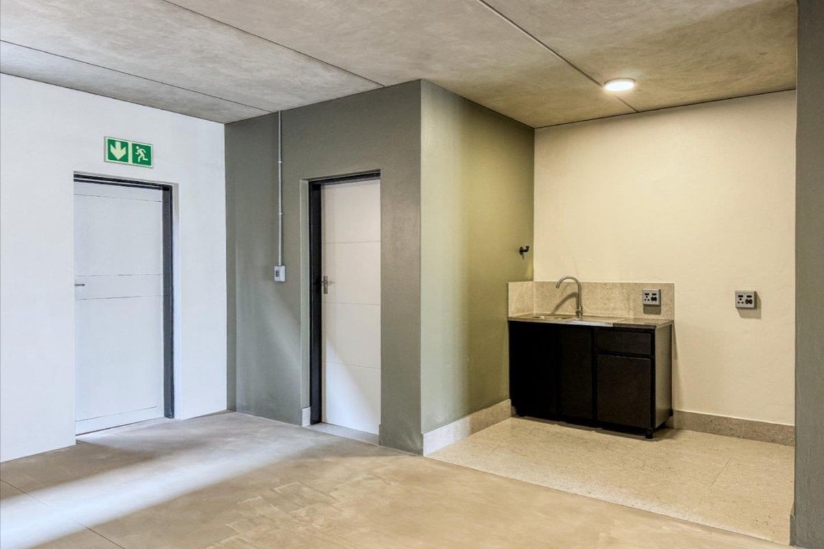 Warehouse and Office Space To Let Near The N1 - Photo 5