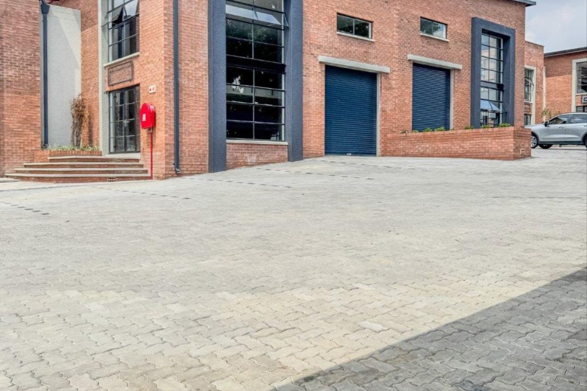 Warehouse and Office Space To Let Near The N1 - Photo 3