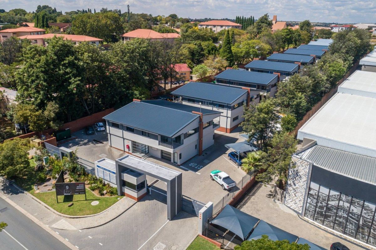 240m2 Commercial Space To Let in Midrand Business Park - Photo 2