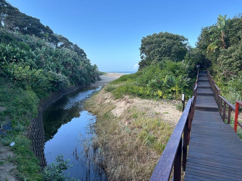 Stunning 3-Bedroom Seaview Apartment with Private Beach Access in Leisure Bay - Photo 7