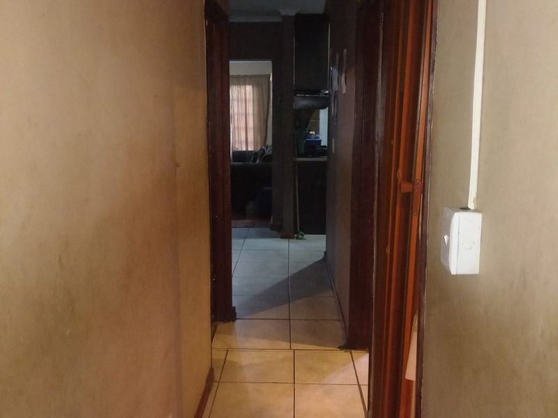 Three bedroom house with single garage for sale - Photo 5