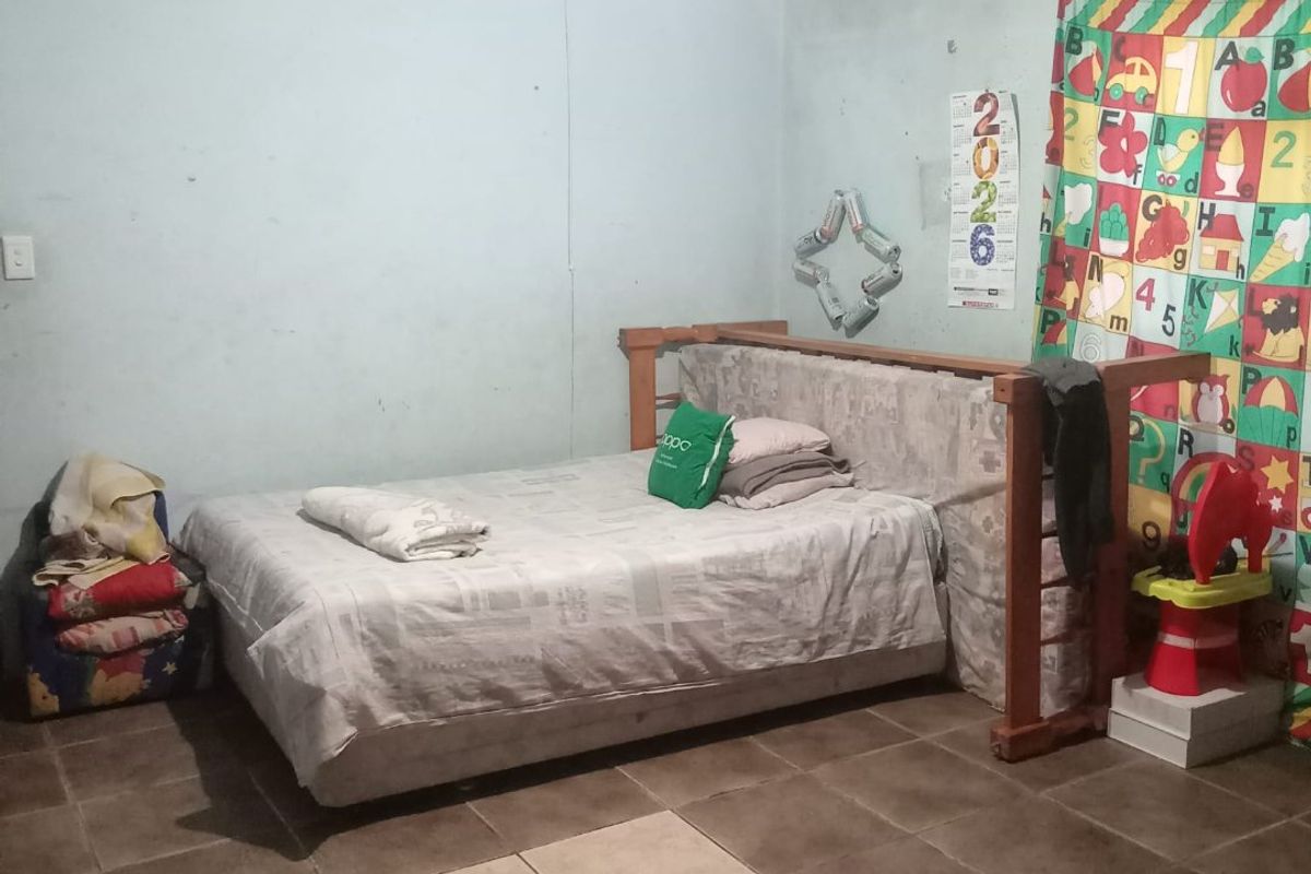 Three bedroom house with single garage for sale - Photo 4