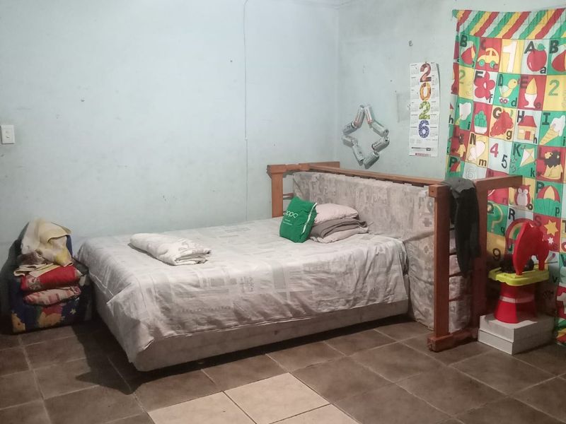 Three bedroom house with single garage for sale - Photo 4