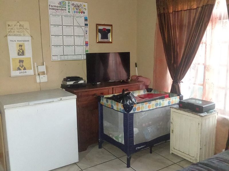 Three bedroom house with single garage for sale - Photo 10