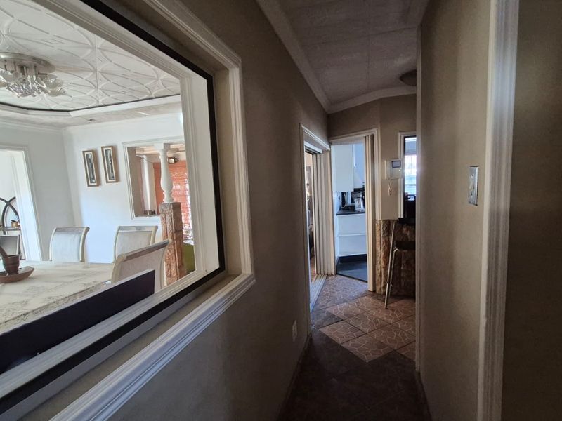 Entertainer's 4 bedroom home for sale. - Photo 8