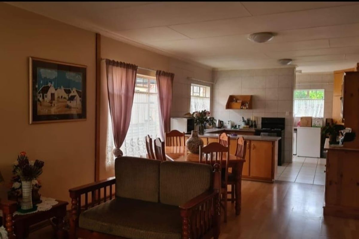 Charming 2 bed Townhouse in Meiringspark  - Photo 4