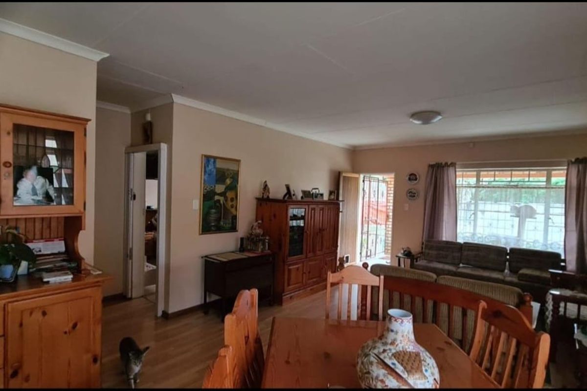 Charming 2 bed Townhouse in Meiringspark  - Photo 3