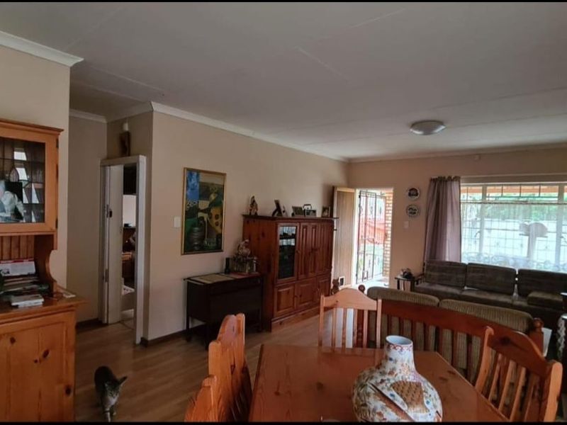 Charming 2 bed Townhouse in Meiringspark  - Photo 3