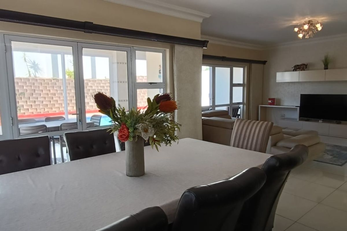 To let in Mount Edgecombe, Luxurious Townhouse Living - Photo 5