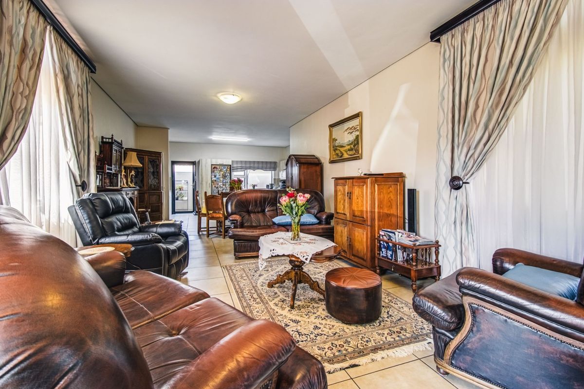 A stunning home for sale ... - Photo 2