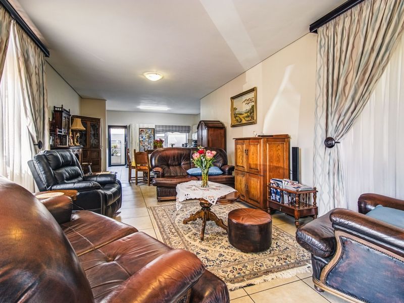 A stunning home for sale ... - Photo 2