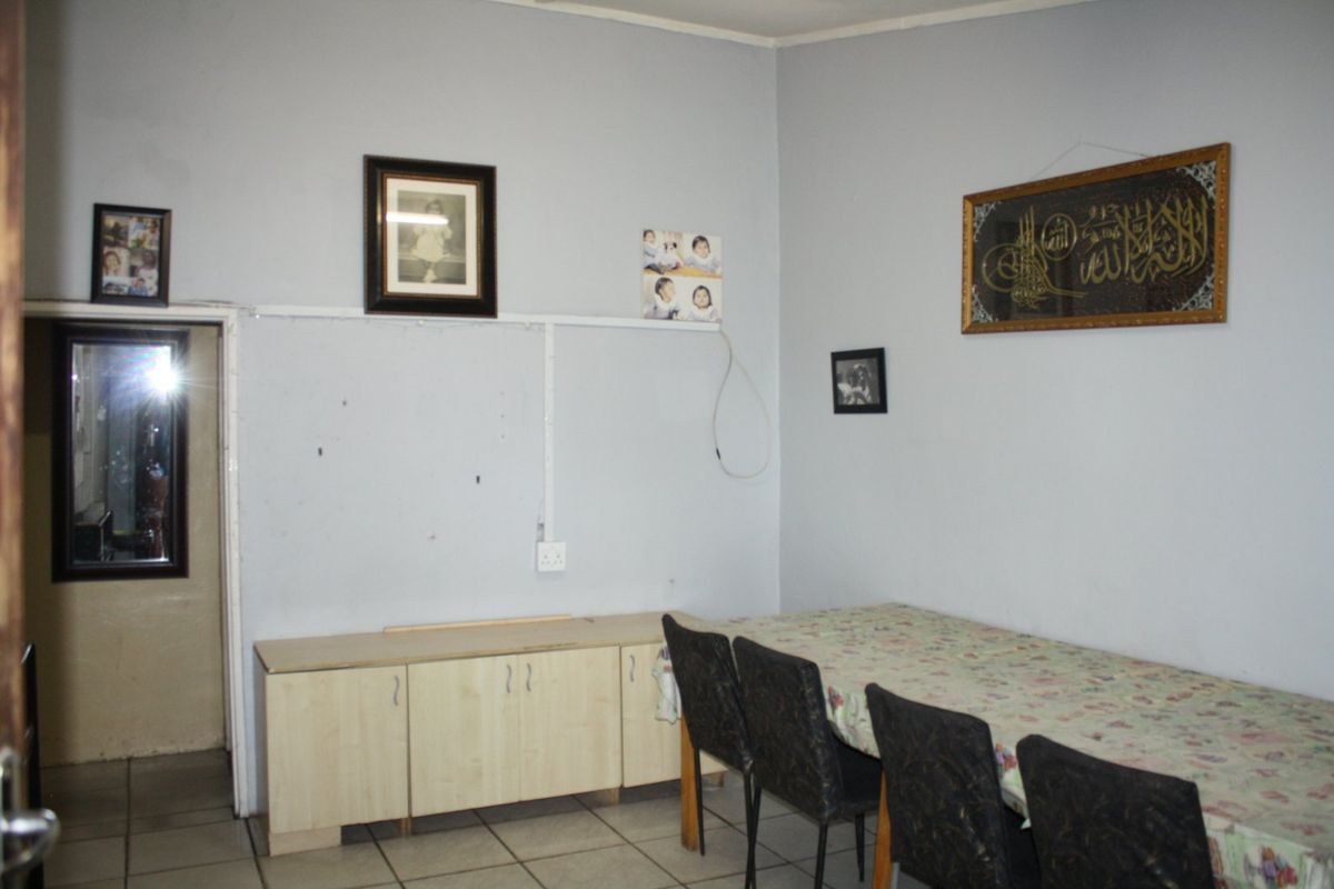 3 Bedroomed Family Home with Granny Flat in Epping Forest  - Photo 2