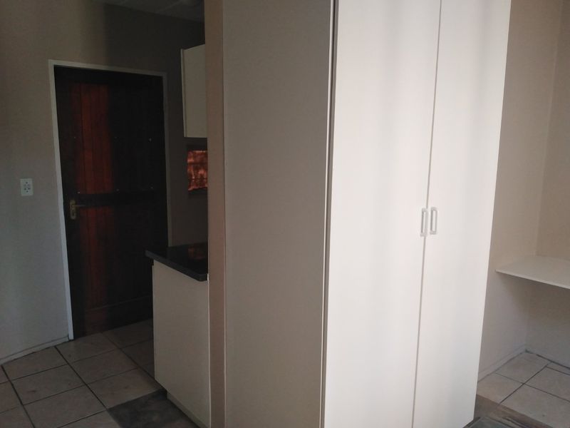 Bachelor Flat to Rent in Hatfield - Photo 9