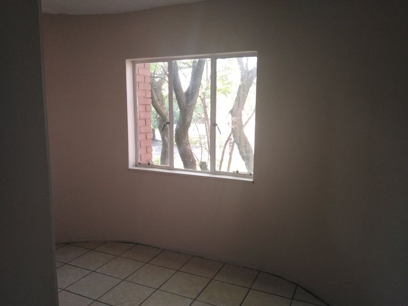 Bachelor Flat to Rent in Hatfield - Photo 8