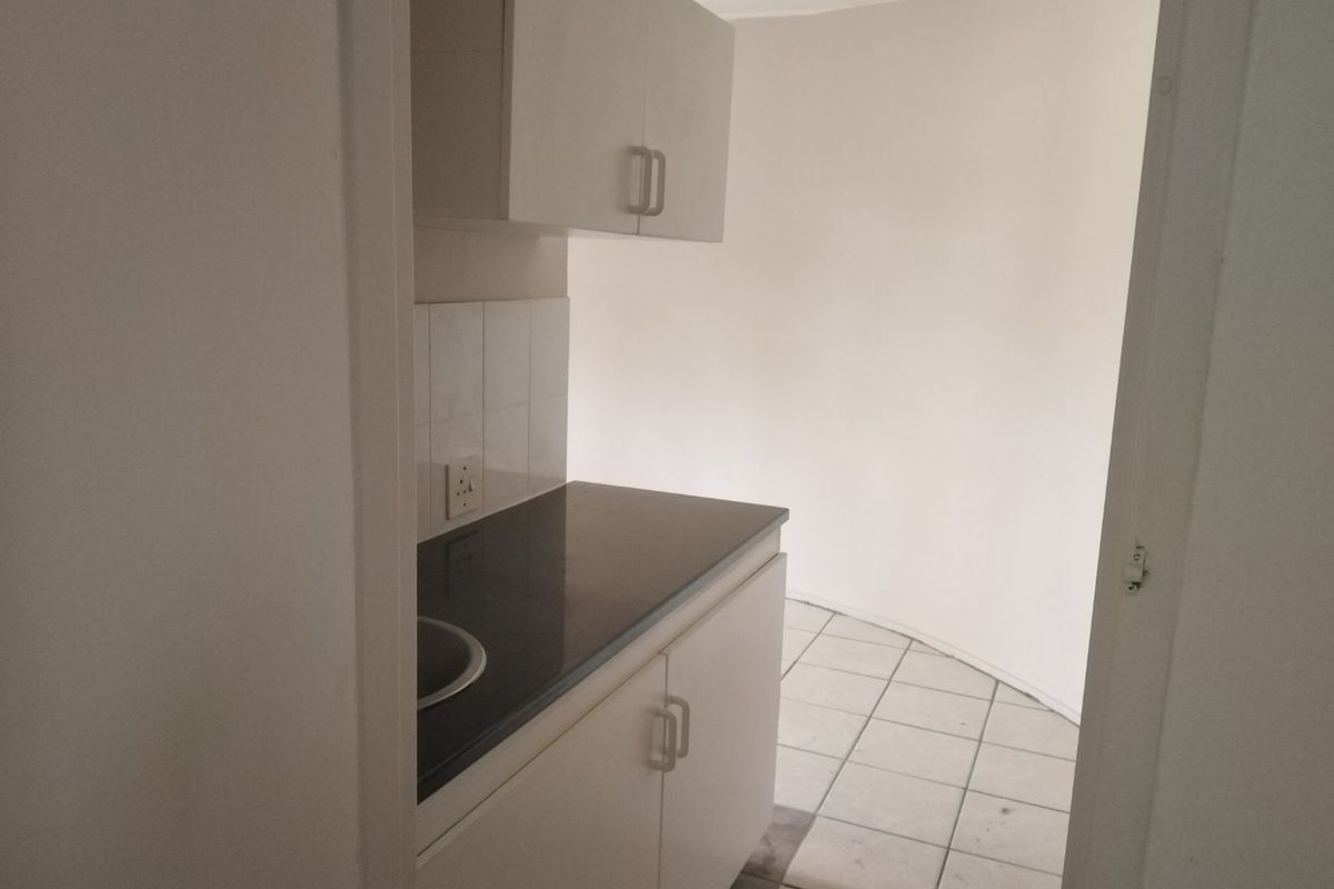 Bachelor Flat to Rent in Hatfield - Photo 3