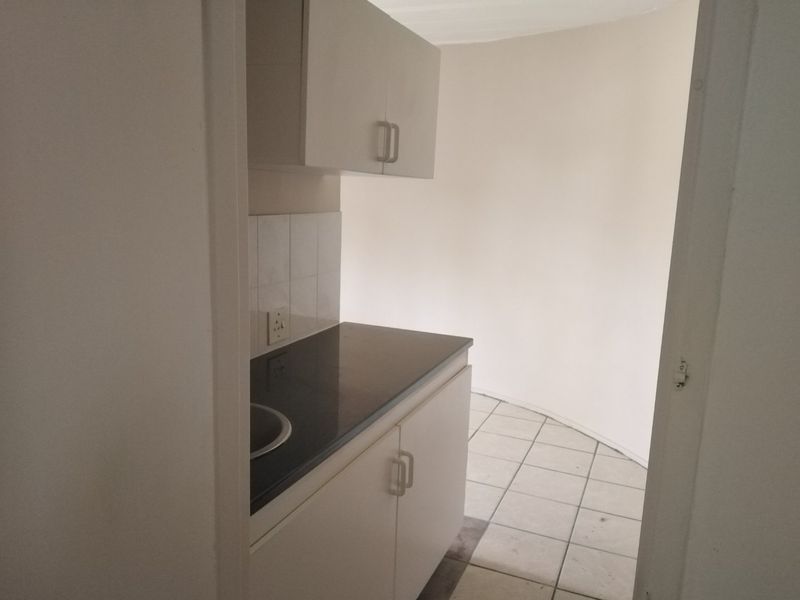 Bachelor Flat to Rent in Hatfield - Photo 3