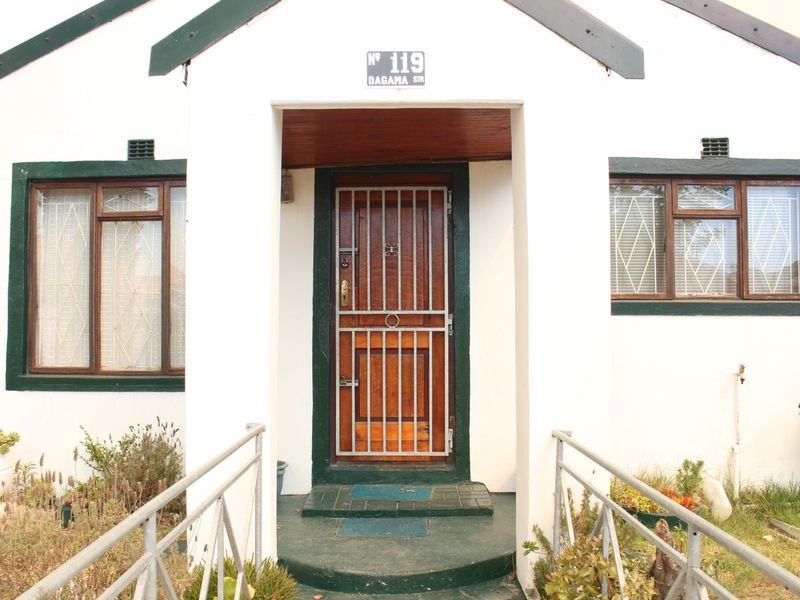 Spacious Three Bedroom Home on Large Erf with Expansion Potential in Forest Glade - Photo 5