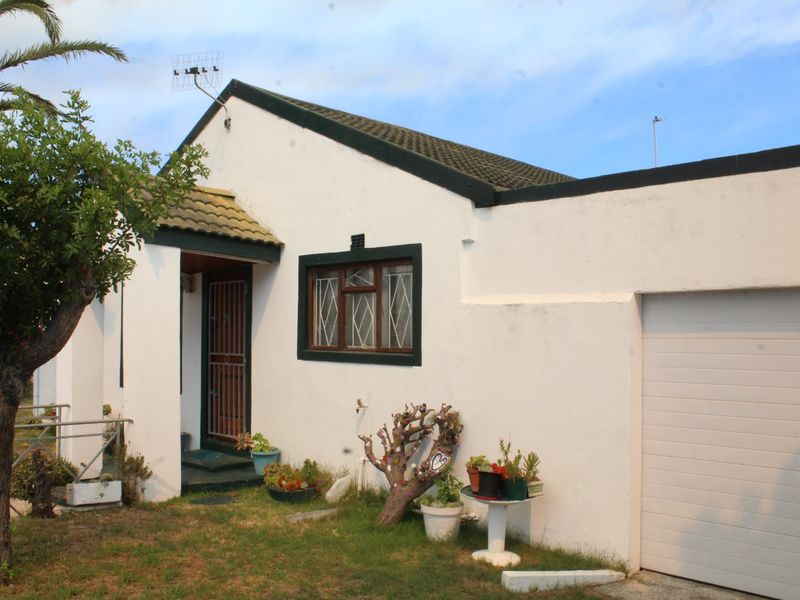 Spacious Three Bedroom Home on Large Erf with Expansion Potential in Forest Glade - Photo 2