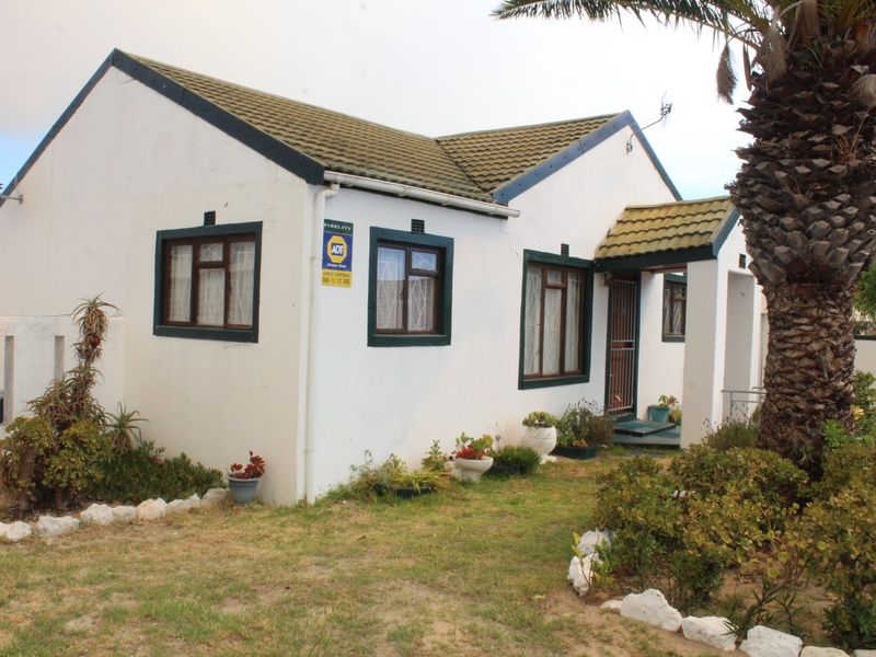 Spacious Three Bedroom Home on Large Erf with Expansion Potential in Forest Glade - Photo 3