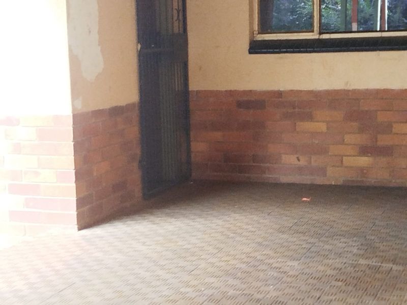 3 bed 2 bath house for sale in Lyttleton Manor - Photo 3