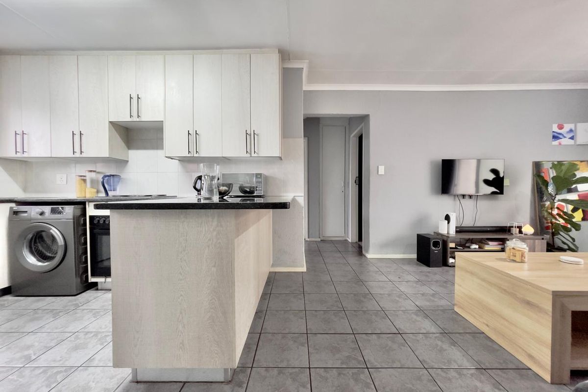 2 Bedroom 1 Bathroom House for Sale  - Photo 5