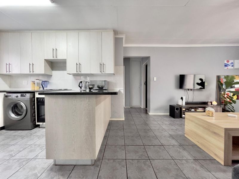 2 Bedroom 1 Bathroom House for Sale  - Photo 5