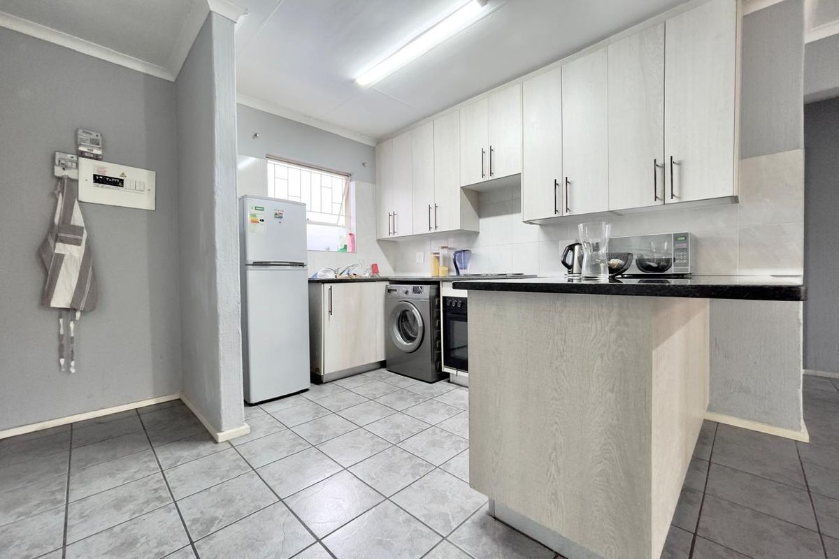 2 Bedroom 1 Bathroom House for Sale  - Photo 4