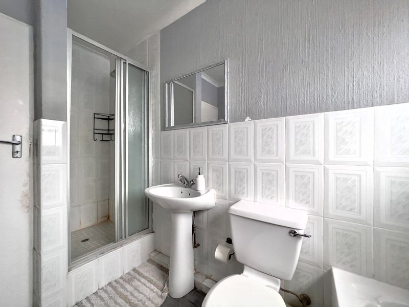 2 Bedroom 1 Bathroom House for Sale  - Photo 6