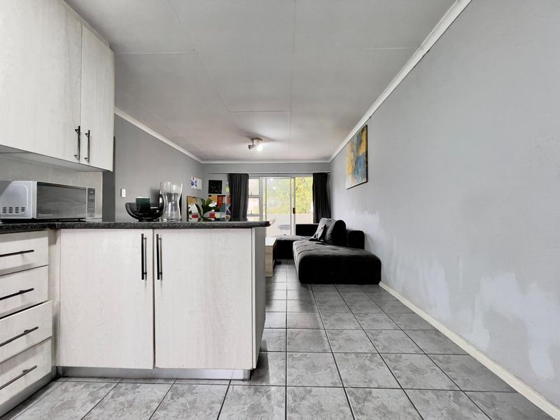 2 Bedroom 1 Bathroom House for Sale  - Photo 3