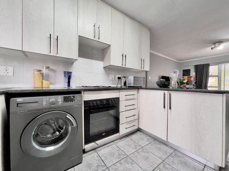 2 Bedroom 1 Bathroom House for Sale  - Photo 2
