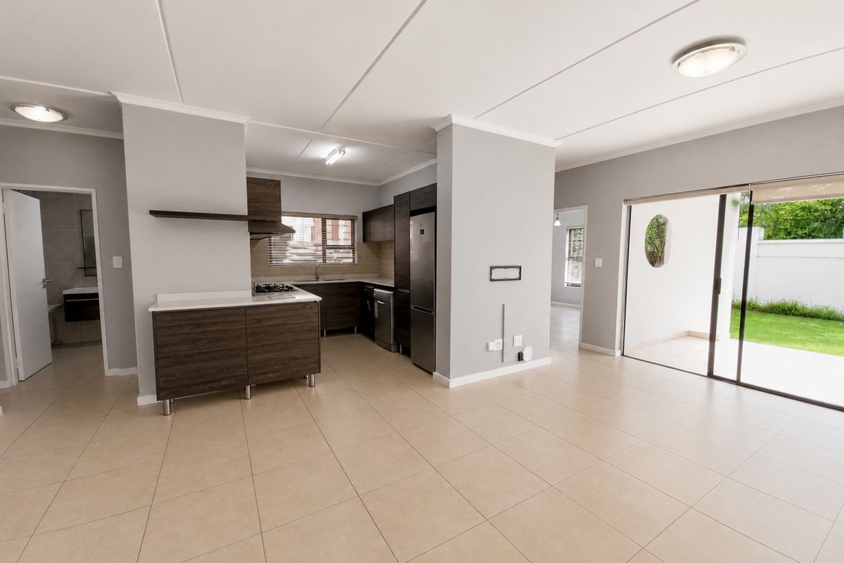 Greenstone Crest Ground Floor Unit with  a Pet Friendly Haven!  Calling Investors! - Photo 3