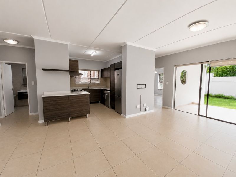 Greenstone Crest Ground Floor Unit with  a Pet Friendly Haven!  Calling Investors! - Photo 3