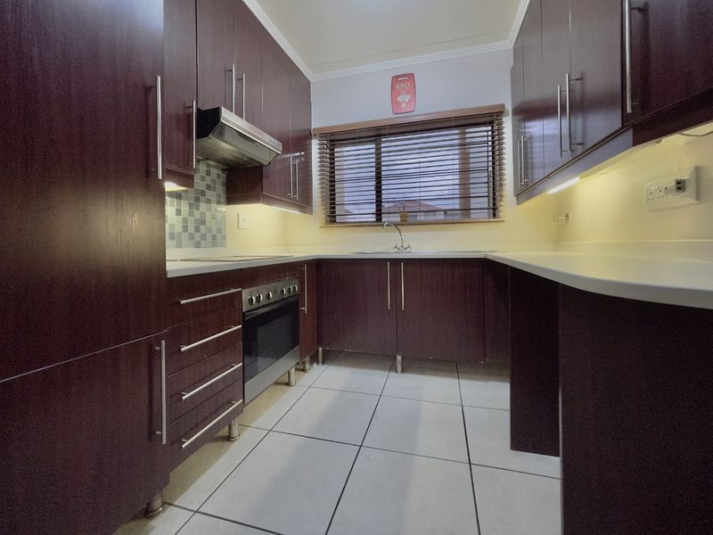 2 Bedroom Apartment / Flat for Sale in Acacia - Photo 3