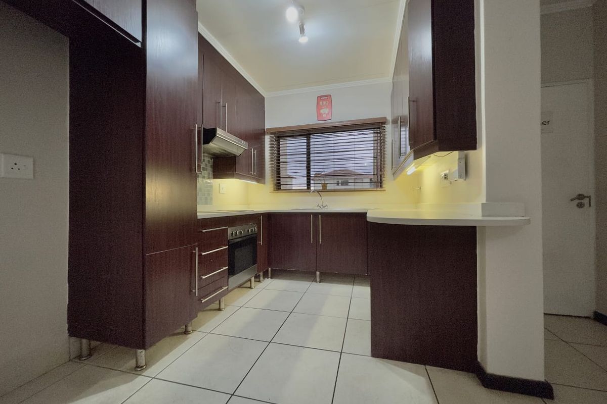 2 Bedroom Apartment / Flat for Sale in Acacia - Photo 2