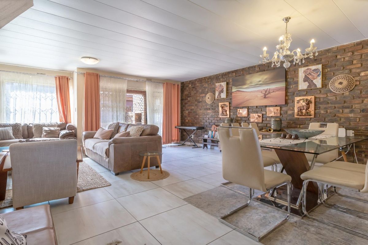 Charming Duplex Townhouse Close to Florida Junction! - Photo 4