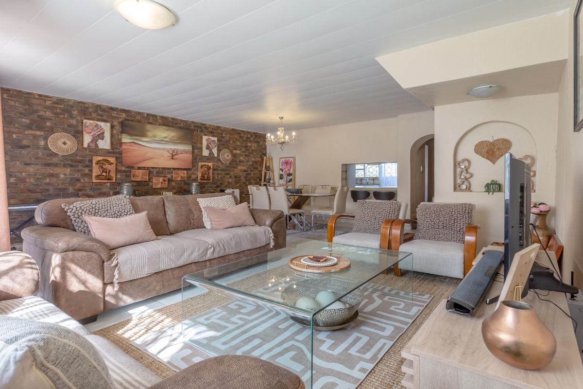 Charming Duplex Townhouse Close to Florida Junction! - Photo 5