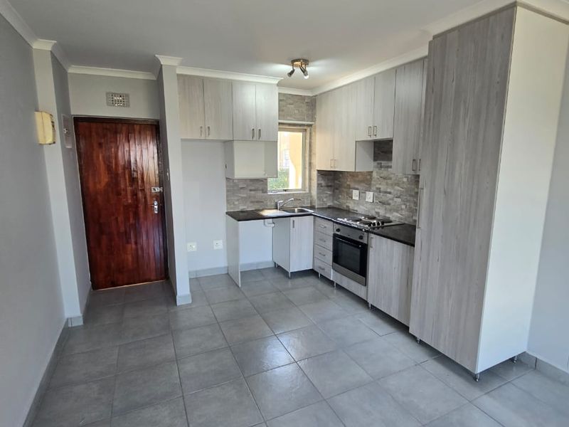 Neat 3 bedroomed  flat for sale in Chase Valley!  - Photo 2
