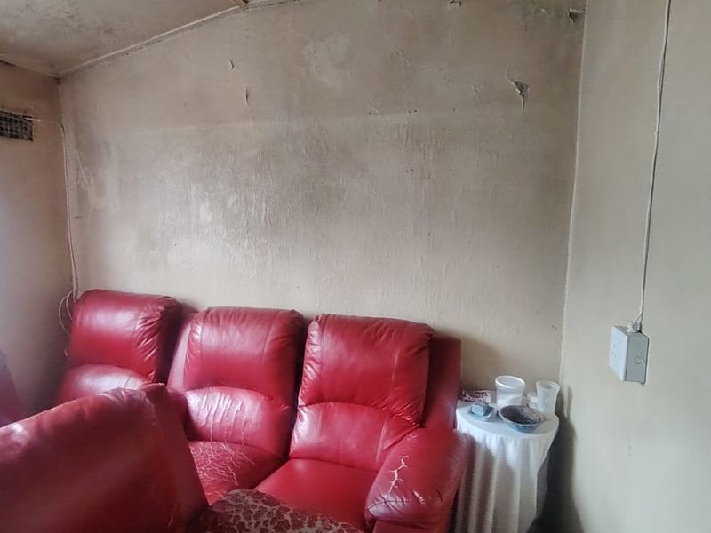2 Bedroom House for Sale in Mdantsane - Photo 6