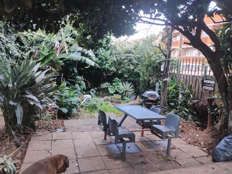 Spacious Property with Cottage on 991m2 Stand – Prime Location Next to Ackerman Pharmacy! - Photo 8