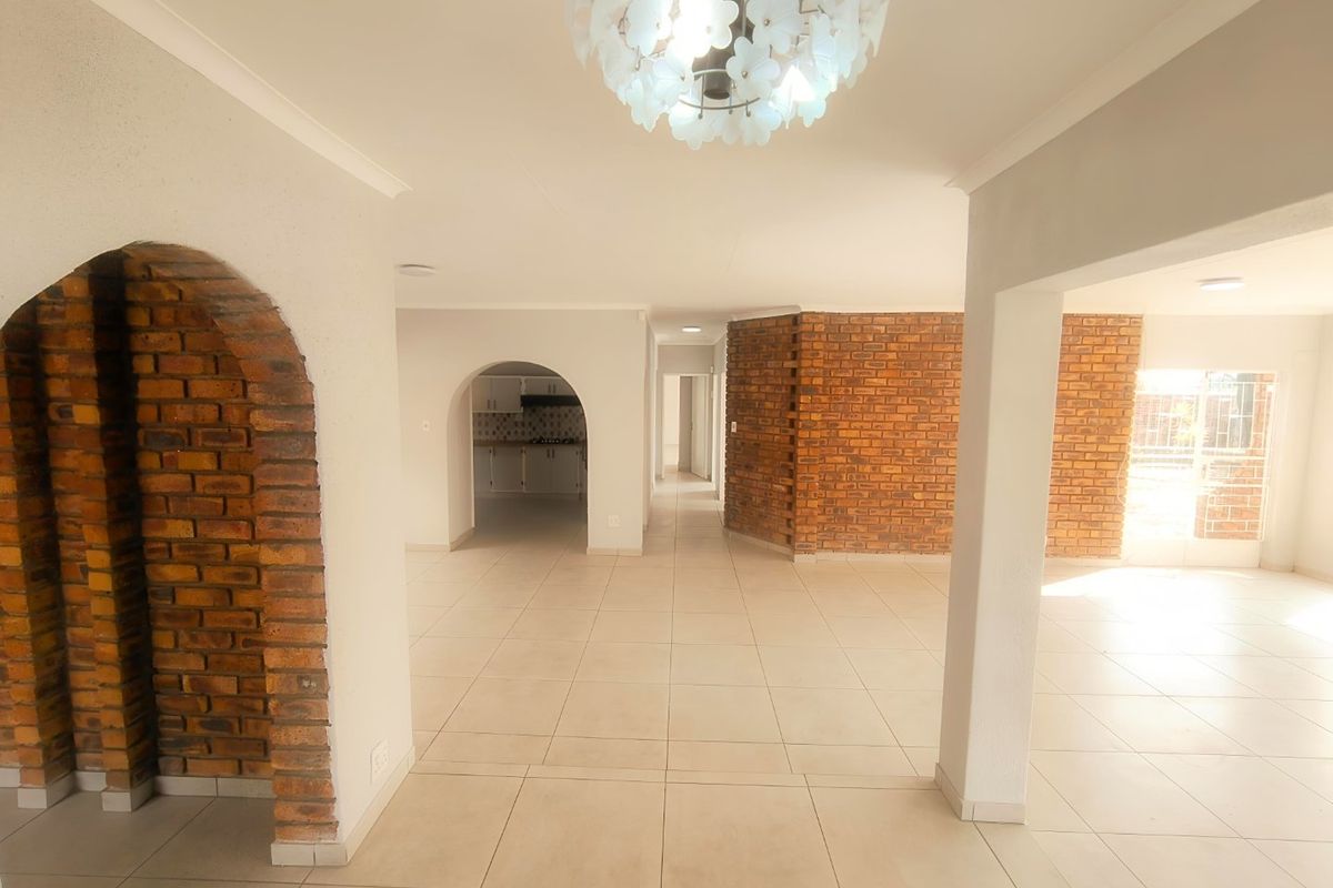 Stylishly Revamped 3-Bedroom Home with Flatlet in Prime Vaal Park - Photo 3