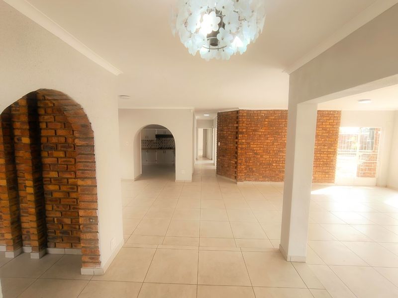 Stylishly Revamped 3-Bedroom Home with Flatlet in Prime Vaal Park - Photo 3