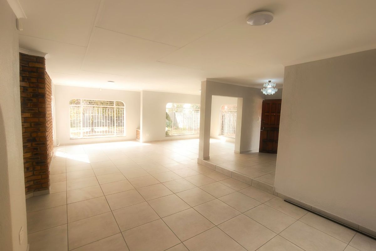 Stylishly Revamped 3-Bedroom Home with Flatlet in Prime Vaal Park - Photo 4
