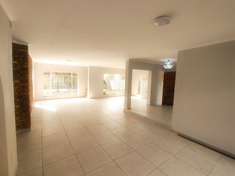 Stylishly Revamped 3-Bedroom Home with Flatlet in Prime Vaal Park - Photo 4